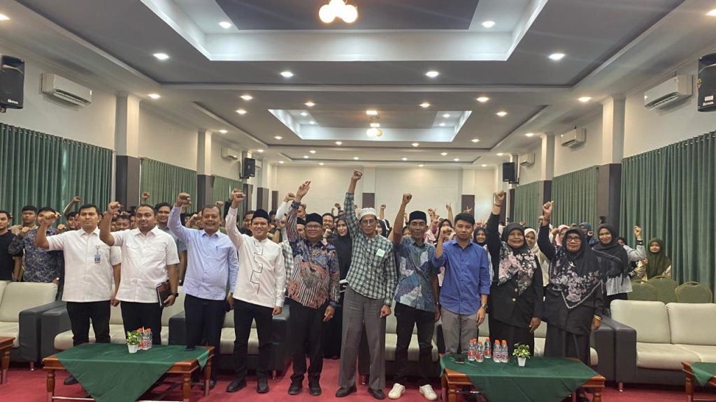 Silaturahmi Wakil Gubernur Aceh H. Fadhlullah, S.E. (Dek Fad) dengan Civitas Akademika UNIKI Bireuen: Membangun Karakter Mahasiswa yang Cerdas dan Beretika