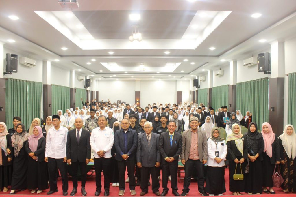 Yudisium Angkatan XIII Fakultas Ekonomi dan Bisniss UNIKI Bireuen 163 Mahasiswa. Tema: Membangun Ekonomi Cerdas, Etis, dan Adaptif di Era Digitalisasi