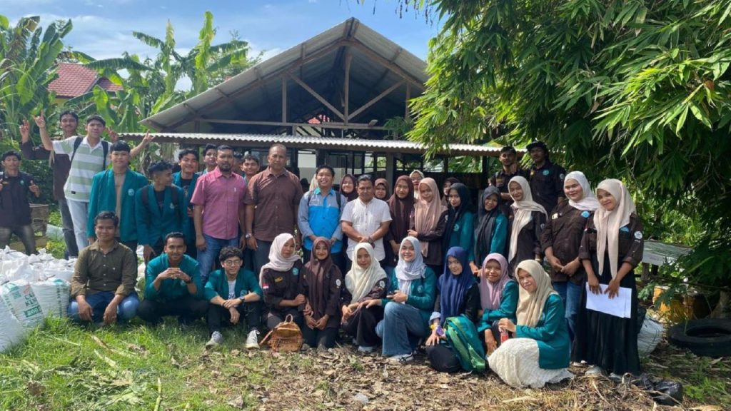 Pengembangan Kemampuan Praktek Lapangan Mahasiswa Peternakan UNIKI di Kandang Haji Rizal, Peserta 80 Orang Mahasiswa.