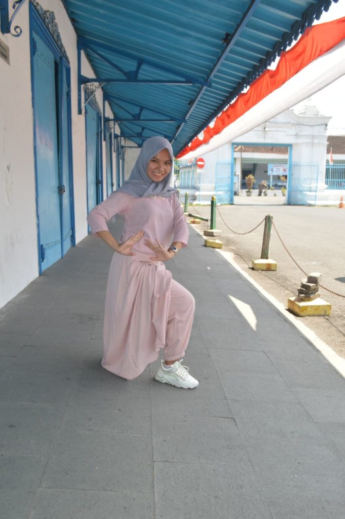 Peran Dosen Pendidikan Seni Pertunjukan dalam Pengembangan Kompetensi Mahasiswa melalui PembelajaranTari NusantaraII(Tari Randai Minangkabau) di FKIP UNIKI Bireuen