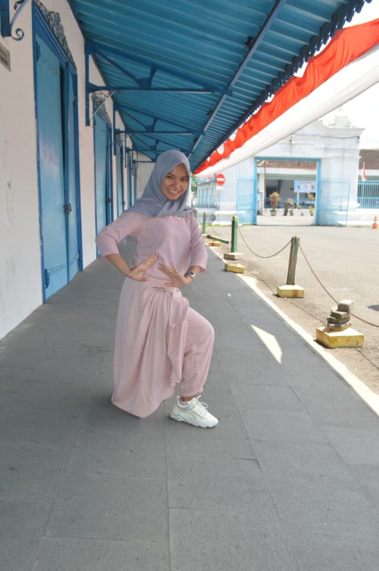 Peran Dosen Pendidikan Seni Pertunjukan dalam Pengembangan Kompetensi Mahasiswa melalui PembelajaranTari NusantaraII(Tari Randai Minangkabau) di FKIP UNIKI Bireuen