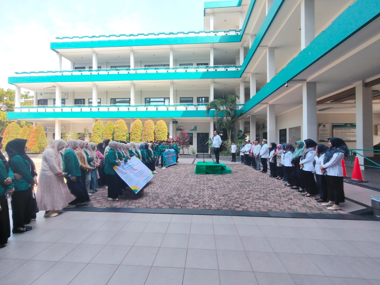 Peran Perguruan Tinggi dalam Pemulihan Dampak Bencana: Implementasi Program Mahasiswa Berdampak Pemberdayaan Masyarakat di Pulau Sumatra Tahun 2026