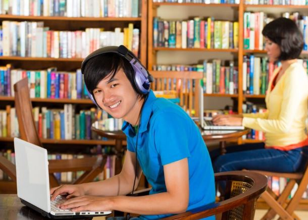 Literasi Digital Jadi Fokus Pendidikan Modern untuk Membangun Generasi Cerdas dan Adaptif