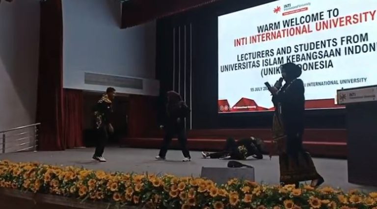 Masyitah, M.Pd Tampilkan Atraksi Taekwondo di INTI International University Malaysia, Wujud Implementasi Pembelajaran Mata Kuliah Taekwondo Prodi Penjas FKIP UNIKI Bireuen.
