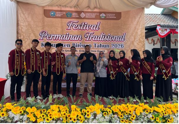 Dekan FAPERTA UNIKI Bireuen Apresiasi Festival Permainan Tradisional di Desa Bale Panah