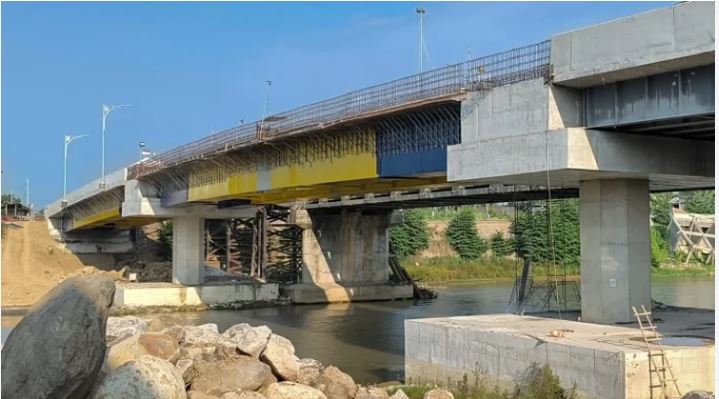 Jembatan Aceh, LRT Jakarta, BBM, IHSG hingga Cuaca Ekstrem